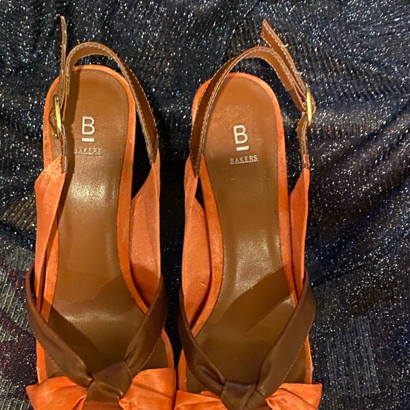 Ladies shoe - Picture 2 of 3